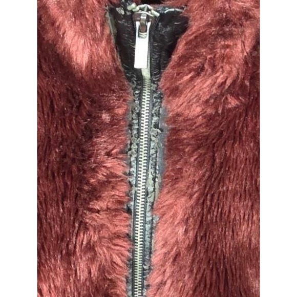 EXPRESS Burgundy Faux Fur Jacket Womens Size Small Zip Front Cropped Casualwear - Picture 8 of 10